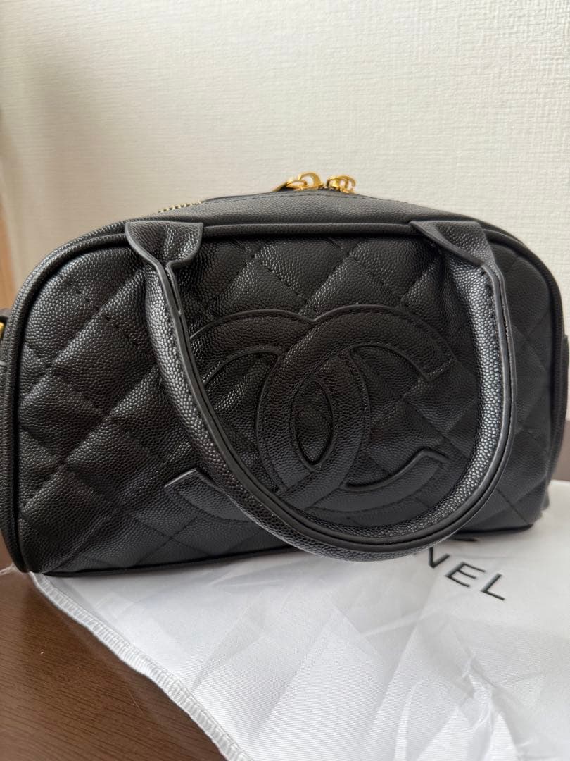 CHANELノベルティ ブラック レザーハンドバッグ