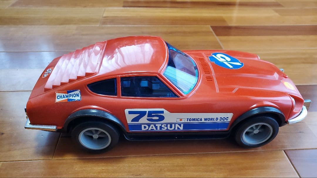 TOMICA DATSUN ミニカー オレンジ