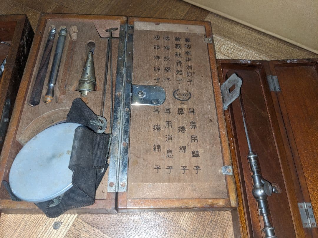 アンティーク 手術器具セット ８個の木箱付き　外科用医療器具