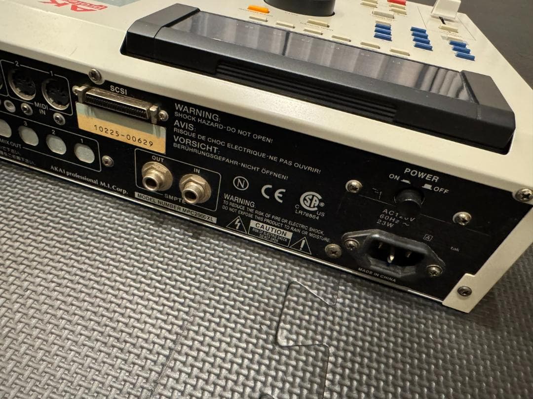 AKAI（アカイ） MPC 2000XL CF