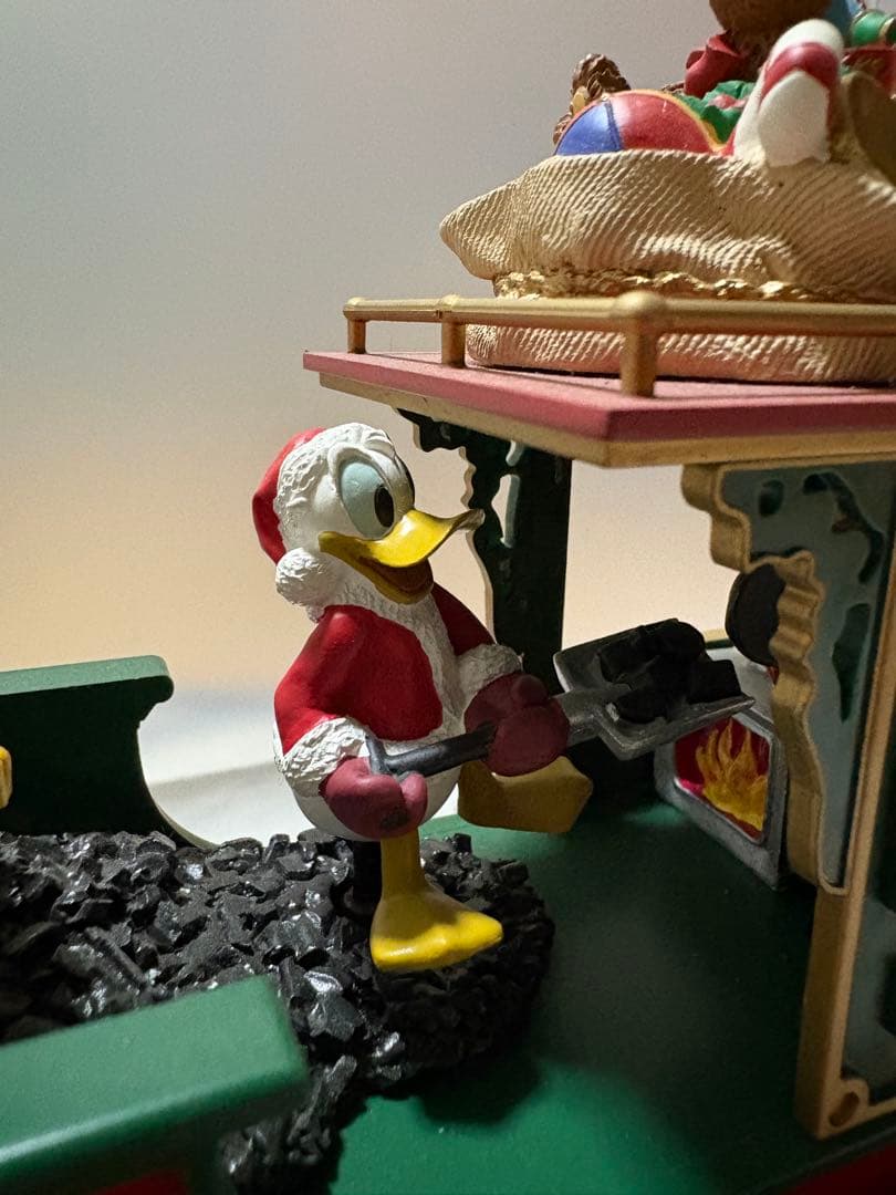 ミッキークリスマスキャノンボール フィギュア 機関車 汽車ライトアップオルゴール