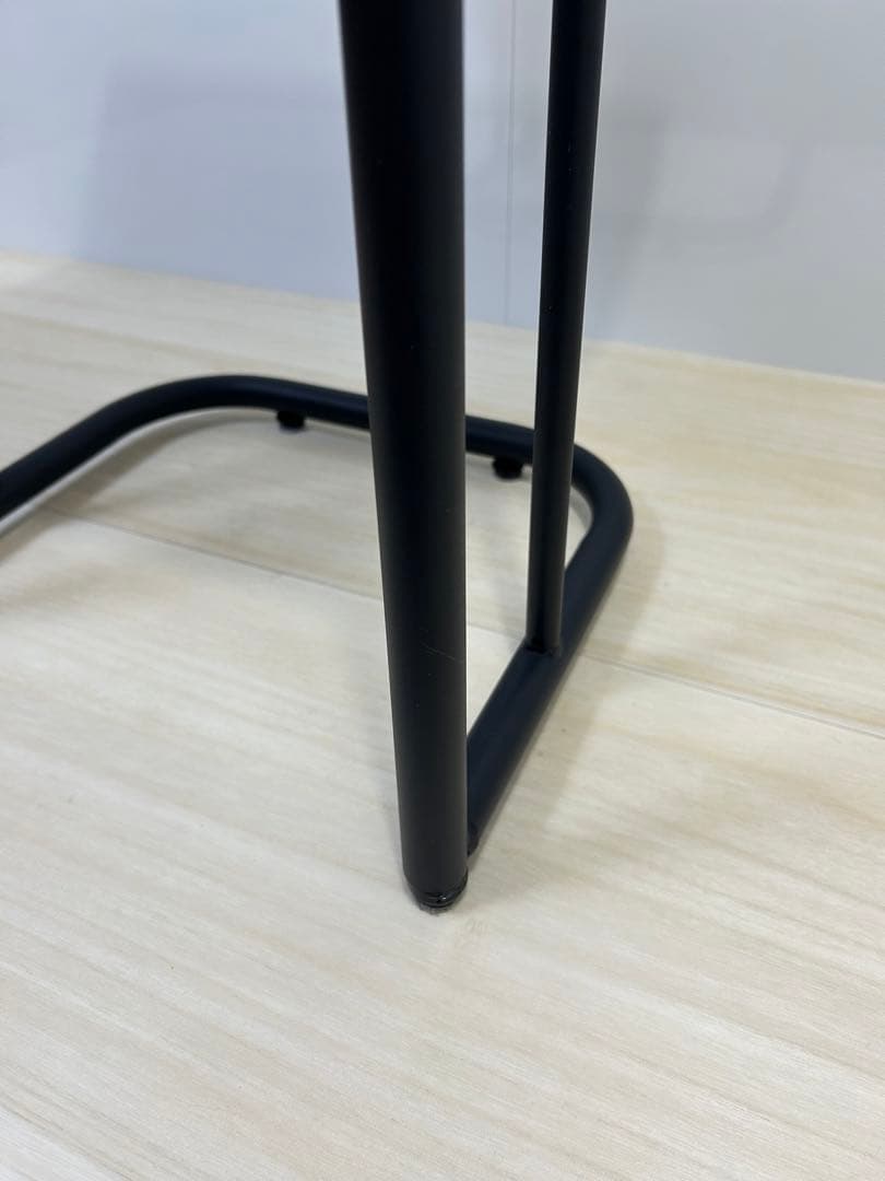 サン ダーティ ヘリンボーン サイドテーブル コの字　ナイトテーブル　スチール