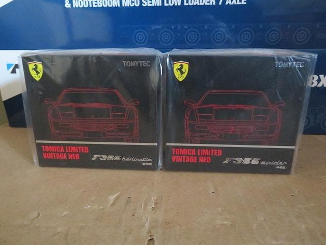 トミカリミテッドヴィンテージ フェラーリ F355 ベルリネッタ/スパイダー 赤