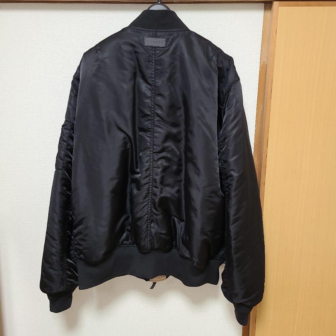 アイドル JUNGKOOK GOLDEN OVERSIZED BOMBER JACKET