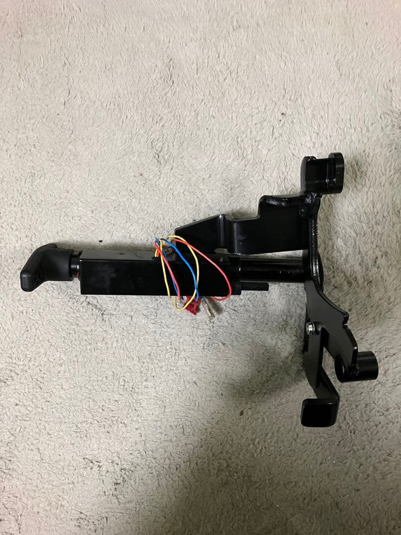 ブレーキペダルロック　ハイエース200系