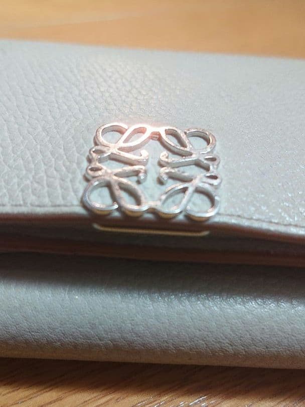 LOEWE ロエベ 三つ折り財布 【ボタン緩みあり】