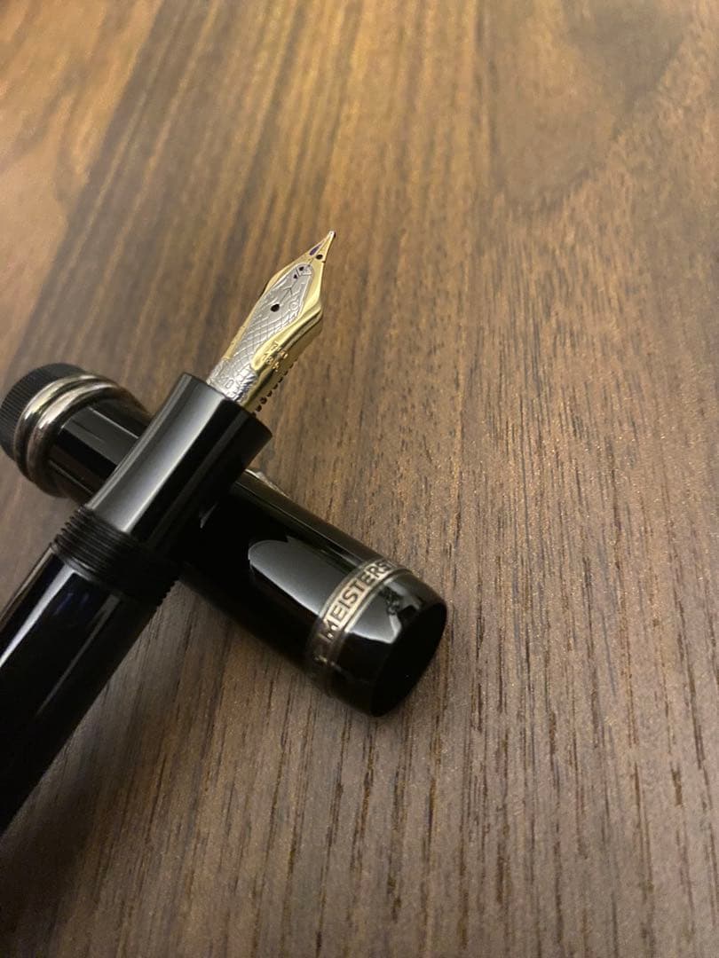 モンブラン万年筆　アガサクリスティ　Fニブ