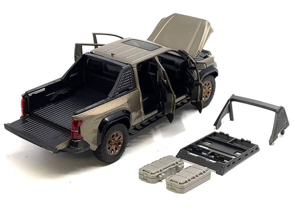 2023 トヨタ・タコマ トレイルハンター　(ブロンズ・オキサイド)