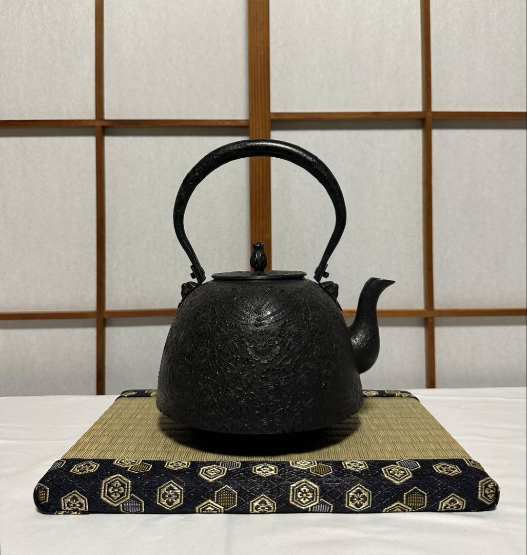 本番盛岡 薫山 南部鉄器 鉄瓶 南部型 桜 2.0リットル 新品未使用品