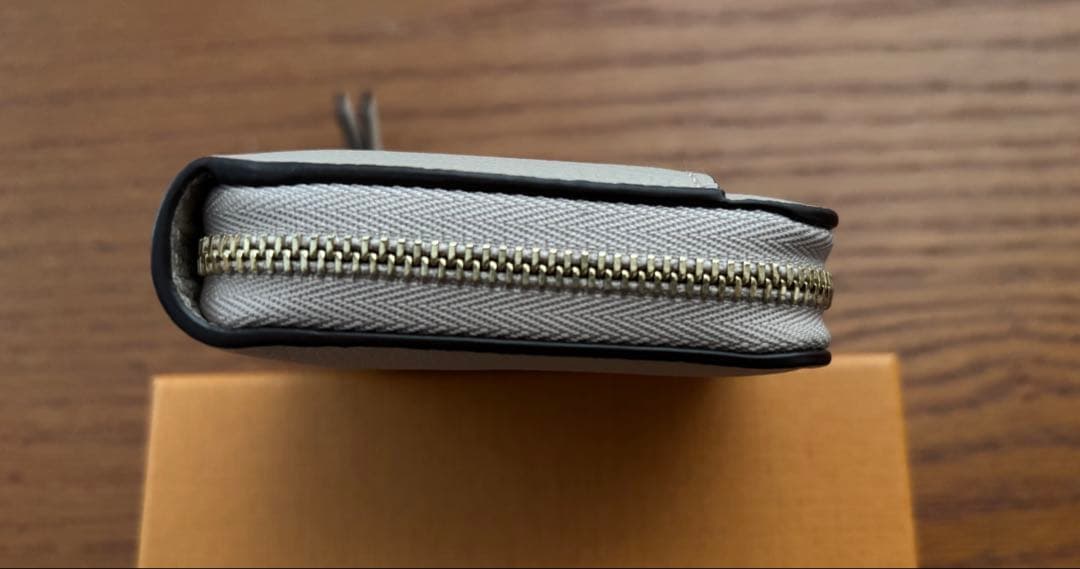 ルイヴィトン ジッピーパース ロックミー ベージュ