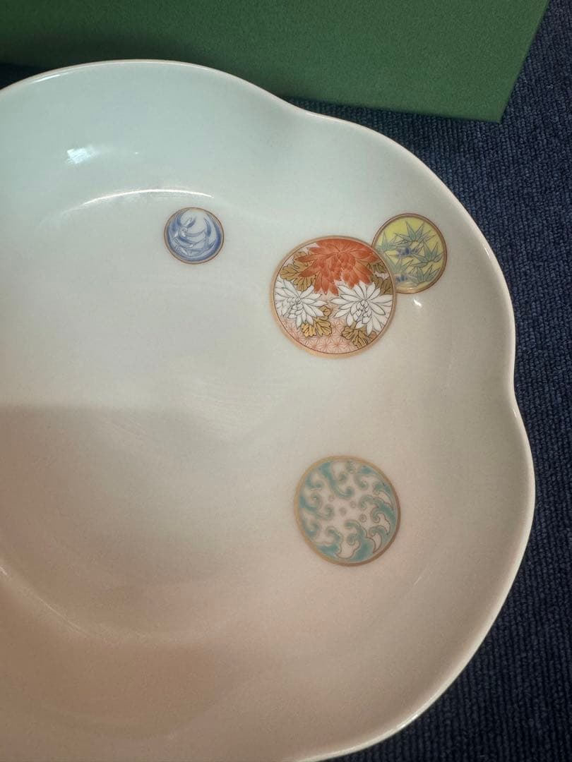 1771 深川製磁　寿赤絵　梅型鉢　mq