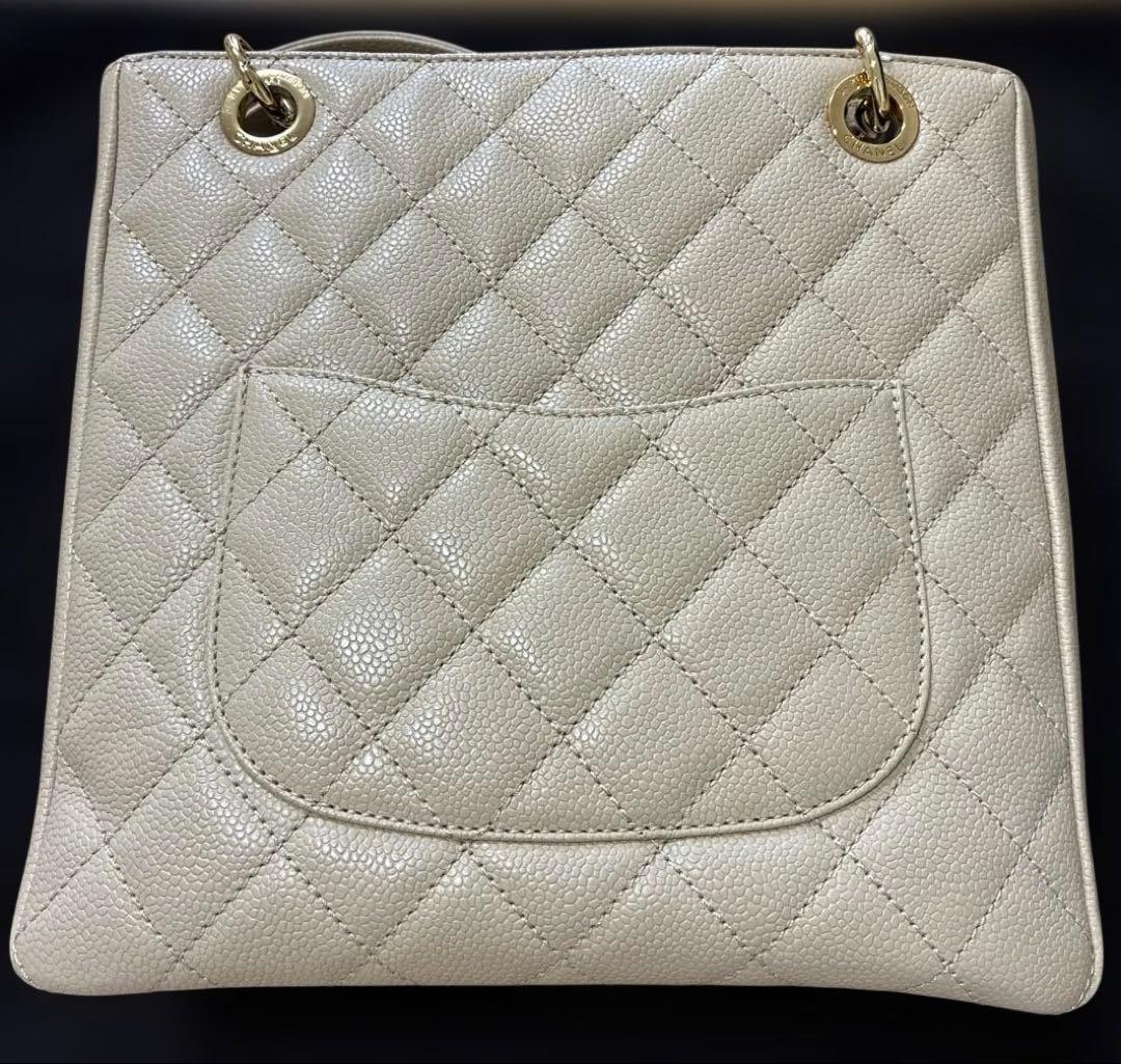 週末限定！CHANEL ショルダーバッグ ベージュ レザー キルティング CC