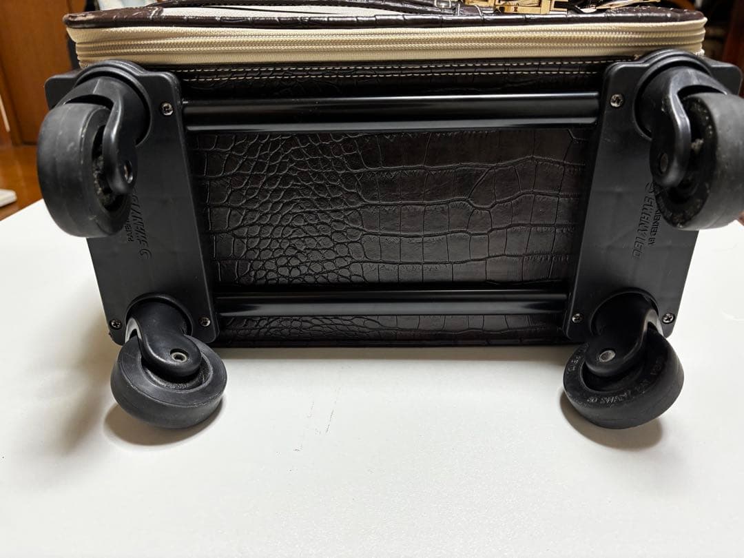 SWANY トランクキャリーバッグ クロコダイル型