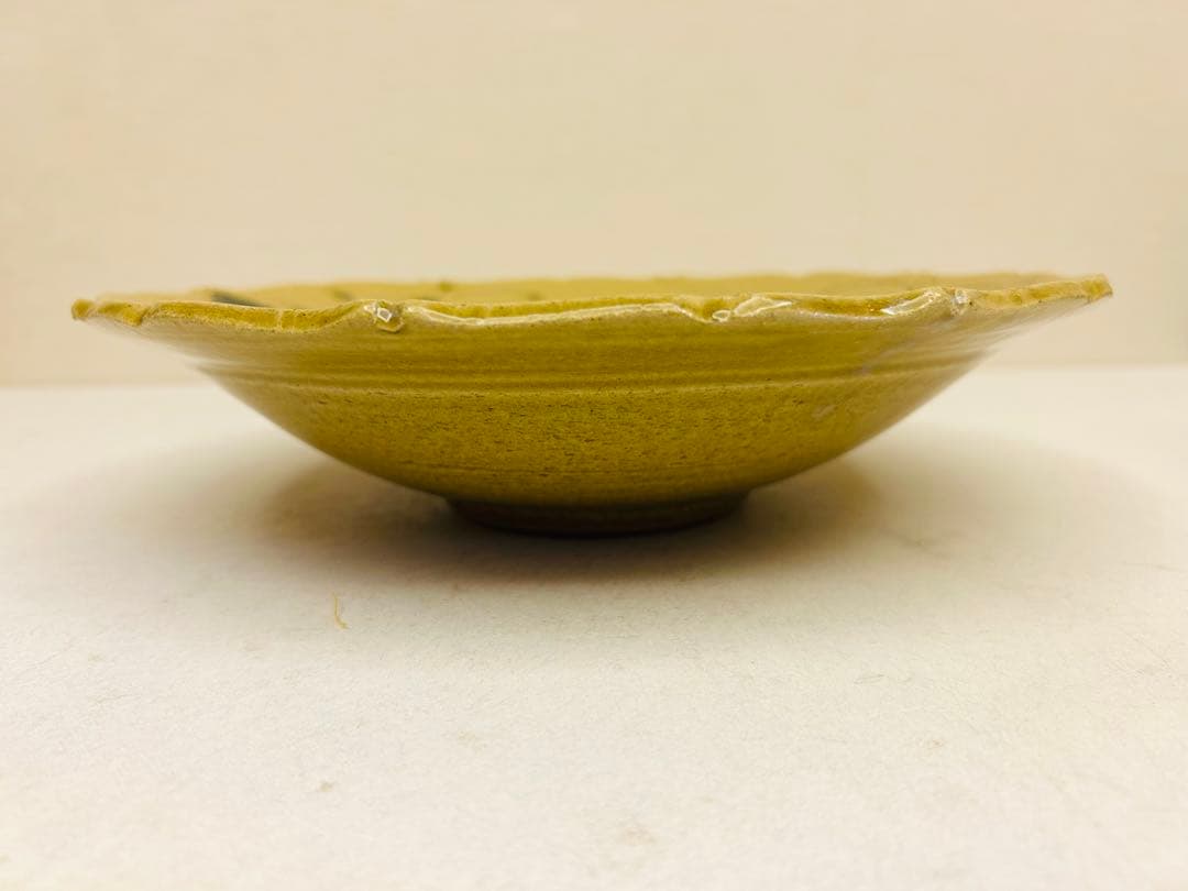 白山窯 山田正和 作 黄釉草花文 輪花大皿 共箱付