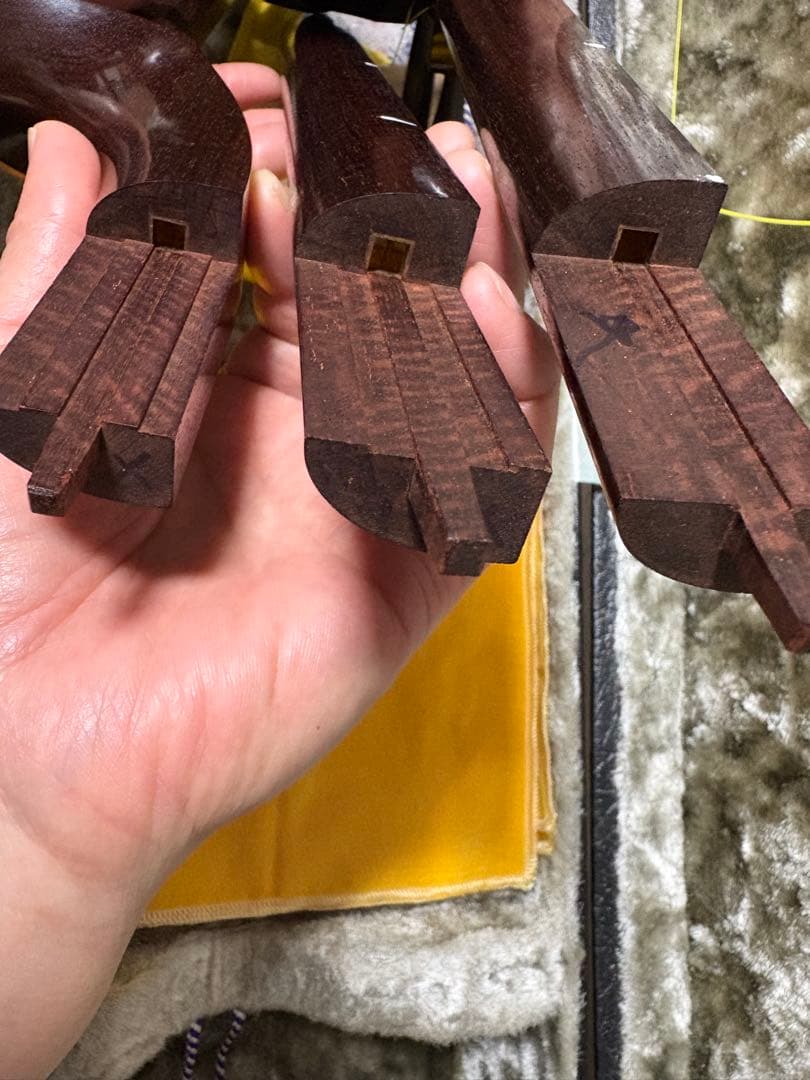 三味線　細棹　トチ紅木　子持ち綾杉胴　金細　二本溝