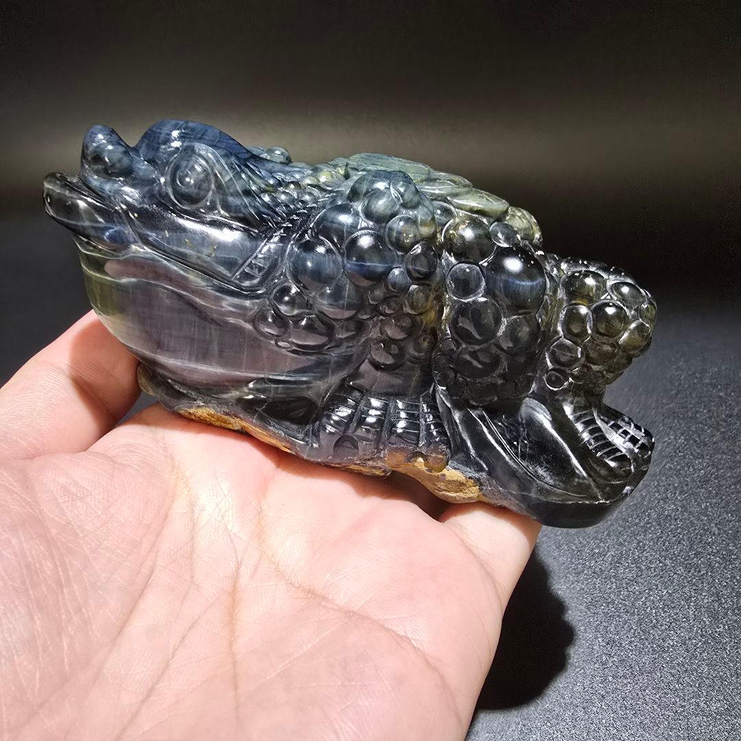 V3　青虎目石の三本足の蛙　ブルータイガーアイ　銭蛙　珍品　天然石