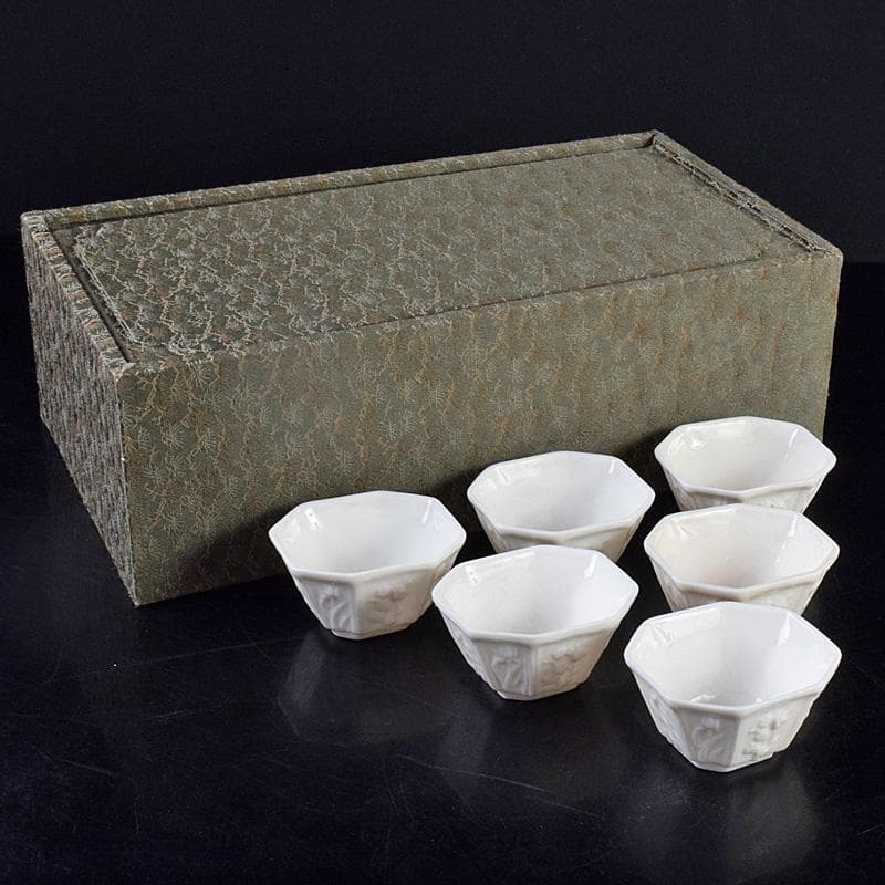 中国　徳化窯白磁　花刻　八角煎茶碗　六客　箱付　M　9027E