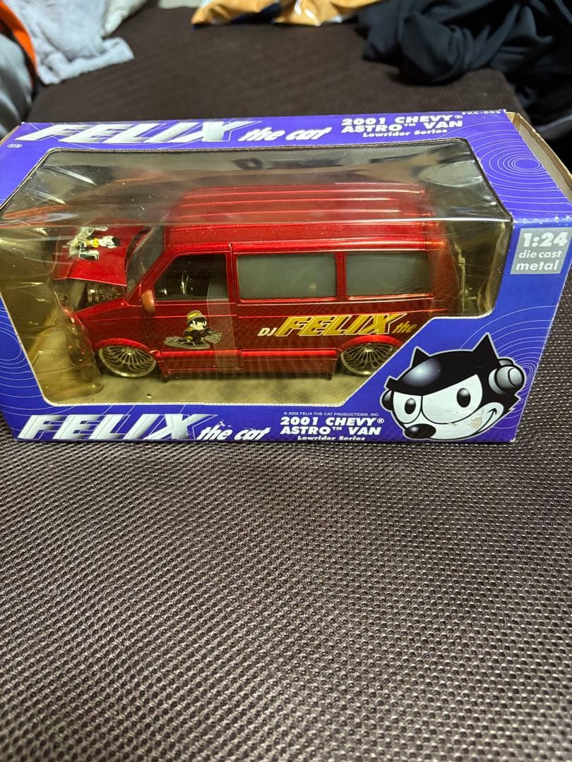 Jada toys 2001 Chevy Astro Van ローライダー