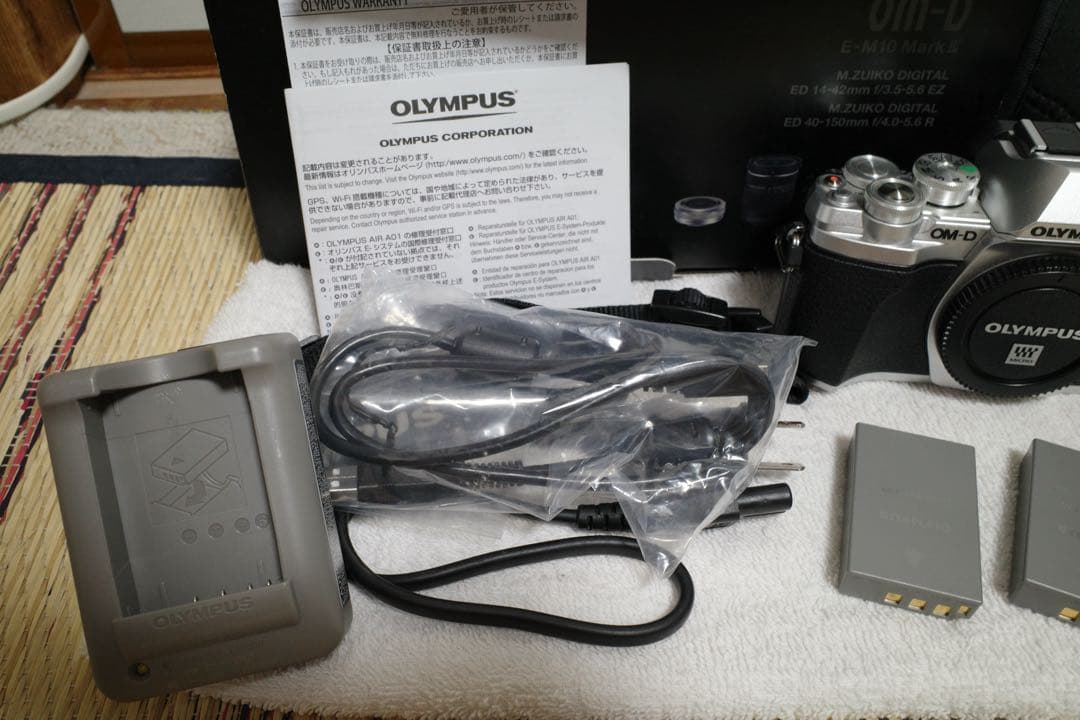 OLYMPUS OM-D E-M10 Mark III ボディ+周辺アクセサリー