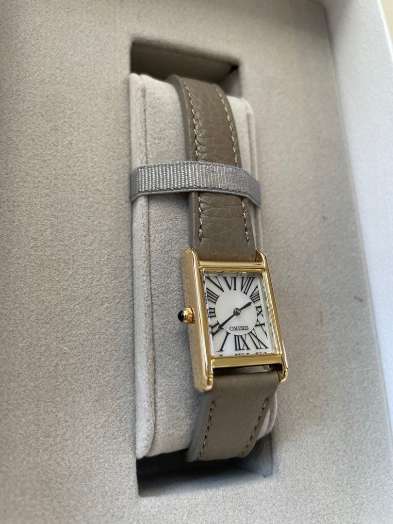 HIROB【SEIKO /セイコー】グレージュ/レザーベルト レディース時計