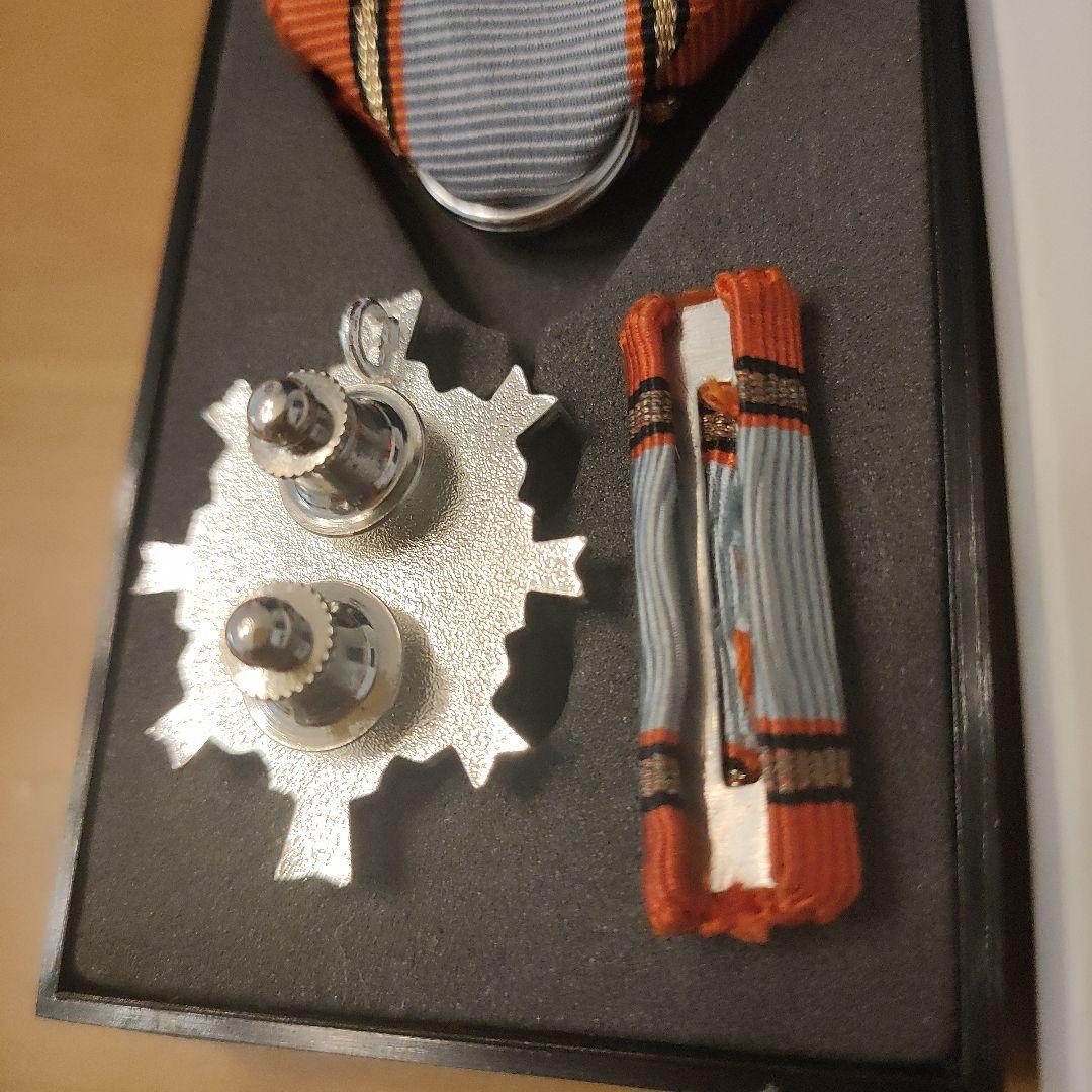 【レア】第四級 第9号 防衛功労章 記念章 ピン カギ併用タイプ 勲章 徽章