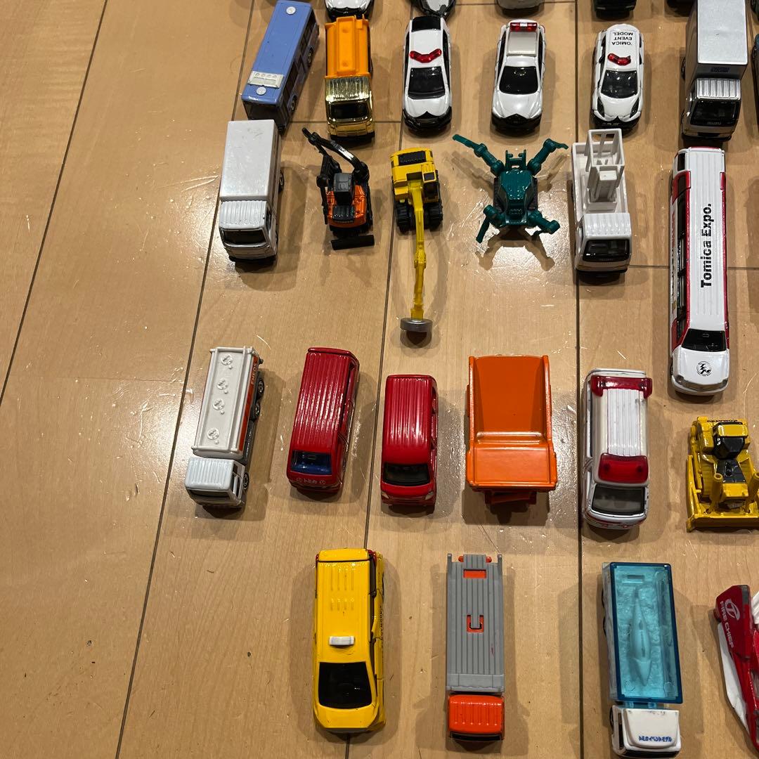トミカ ミニカーまとめTOMICA 93台おまけ付きディズニーアンパンマン等