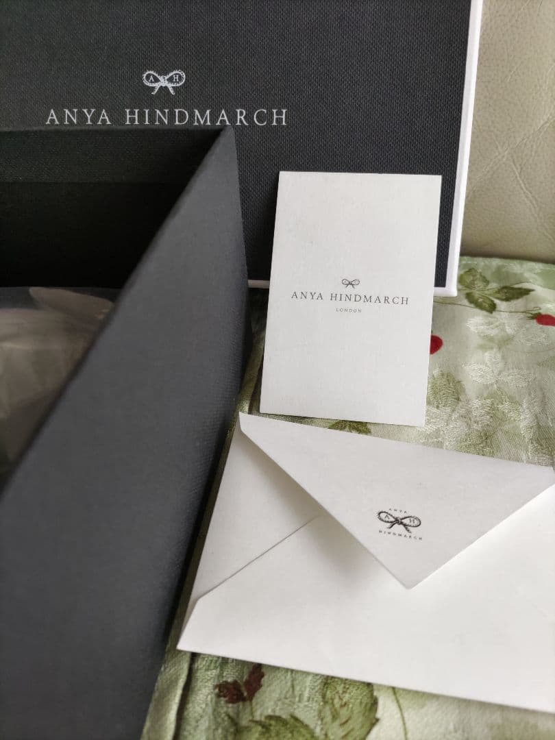 新品未使用アニヤハインドマーチ　ケース　ミニバッグ　チャーム　キーホルダー