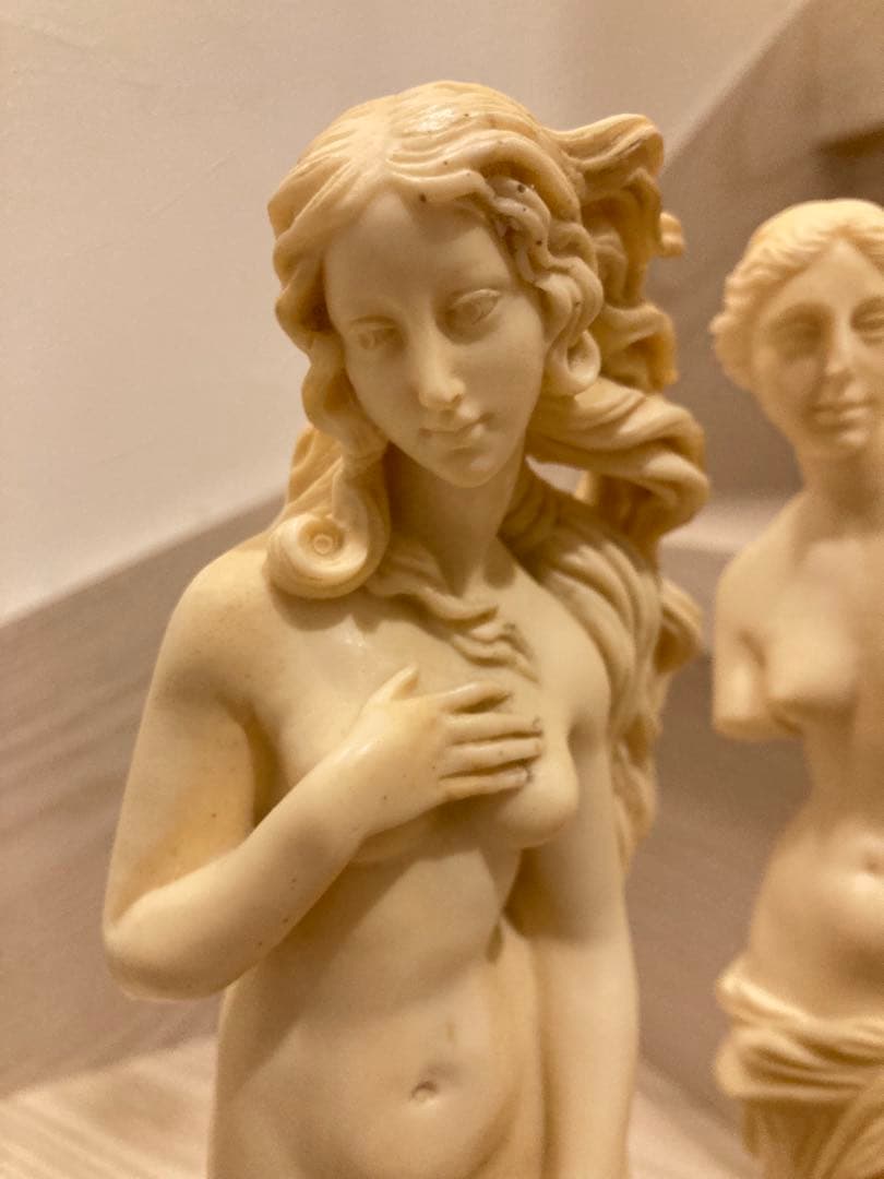 アイボリー　イタリア　女性像彫刻3体セット