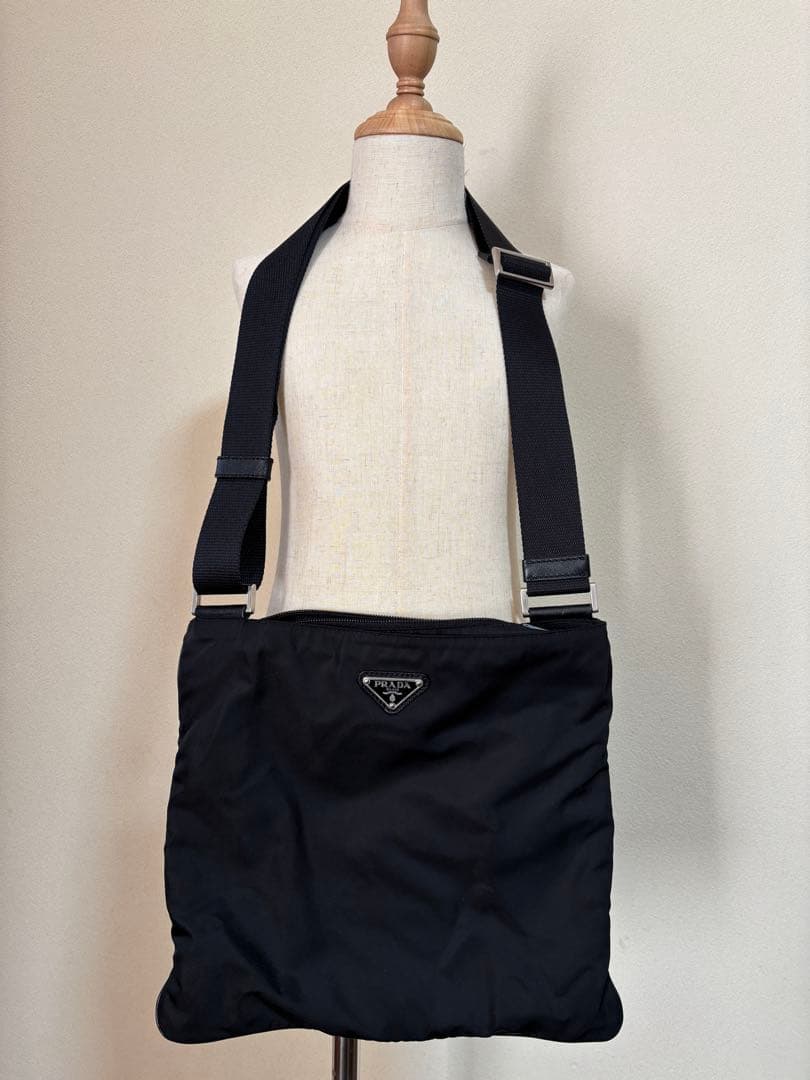 PRADA 真正性証明書カード付 ナイロン ブラック ショルダーバッグ