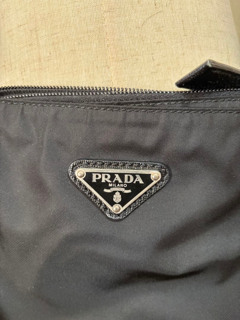 PRADA 真正性証明書カード付 ナイロン ブラック ショルダーバッグ