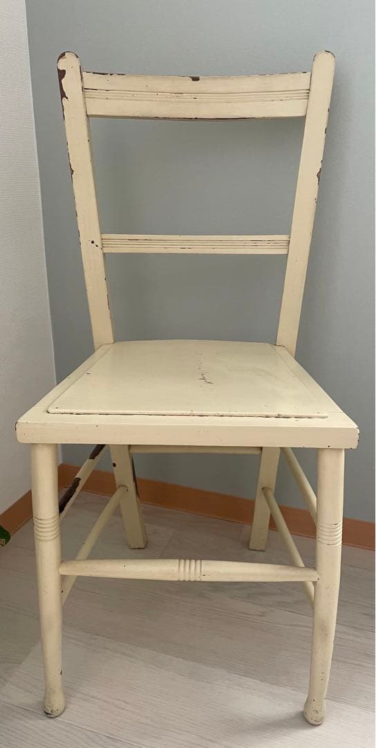 フランスアンティークチェア　クリームホワイト　ベッドサイドテーブル　100年以上