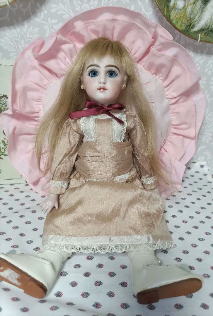 海外作家様ビスクドール約30センチ☆ボディは木製☆可愛いお顔です。