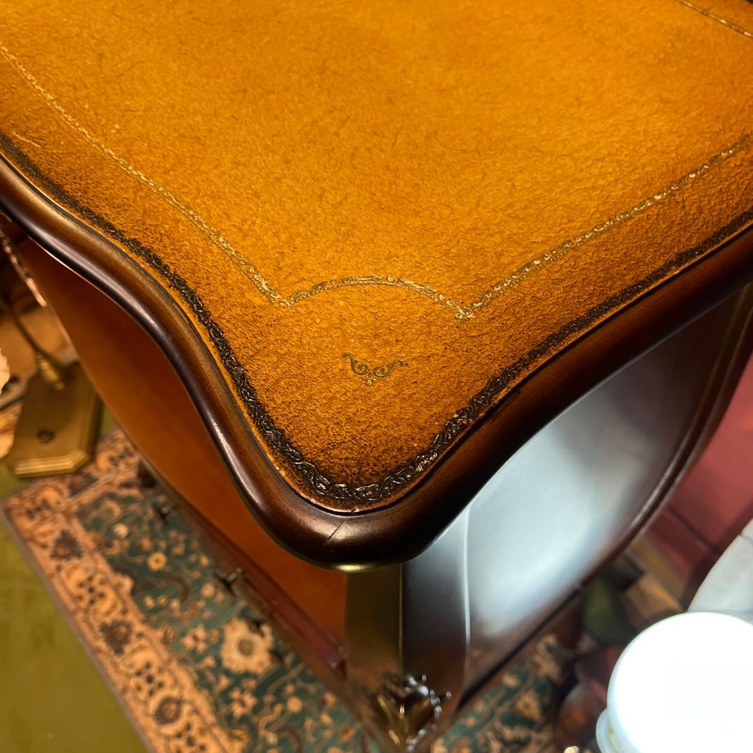 レザートップ　猫脚　アクセントホールキャビネット