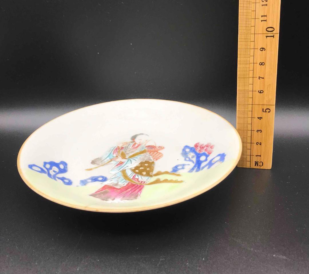 中国古玩　清乾隆時代　大清乾隆年製　在銘　粉彩人物物語紋盤　皿　唐物(A-２)