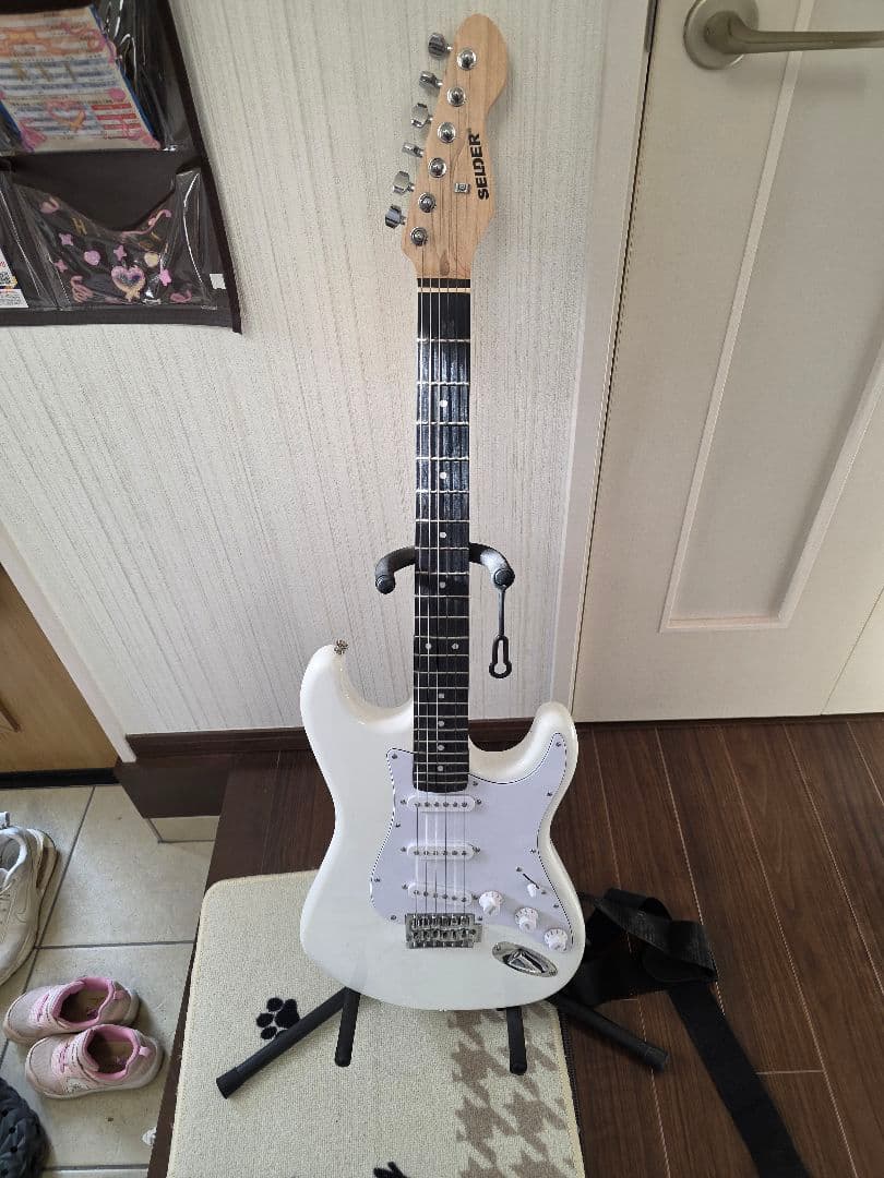 SELDER ストラトキャスタータイプ ホワイト