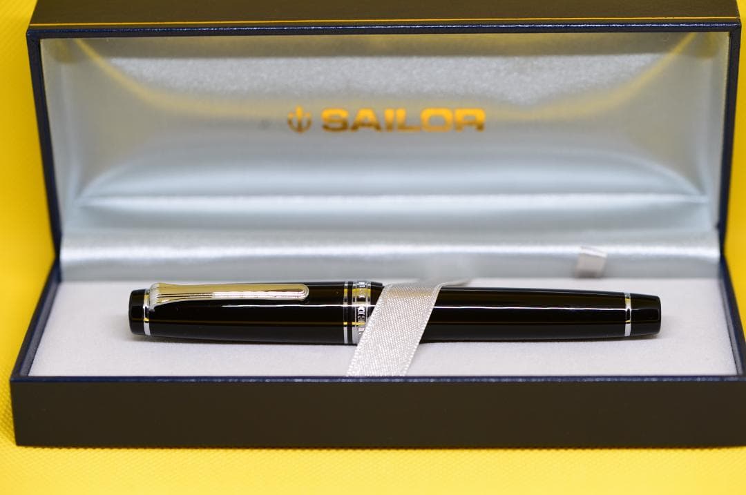 セーラー万年筆　プロフェッショナルギア　長刀研ぎ　中細字　(N-MF)