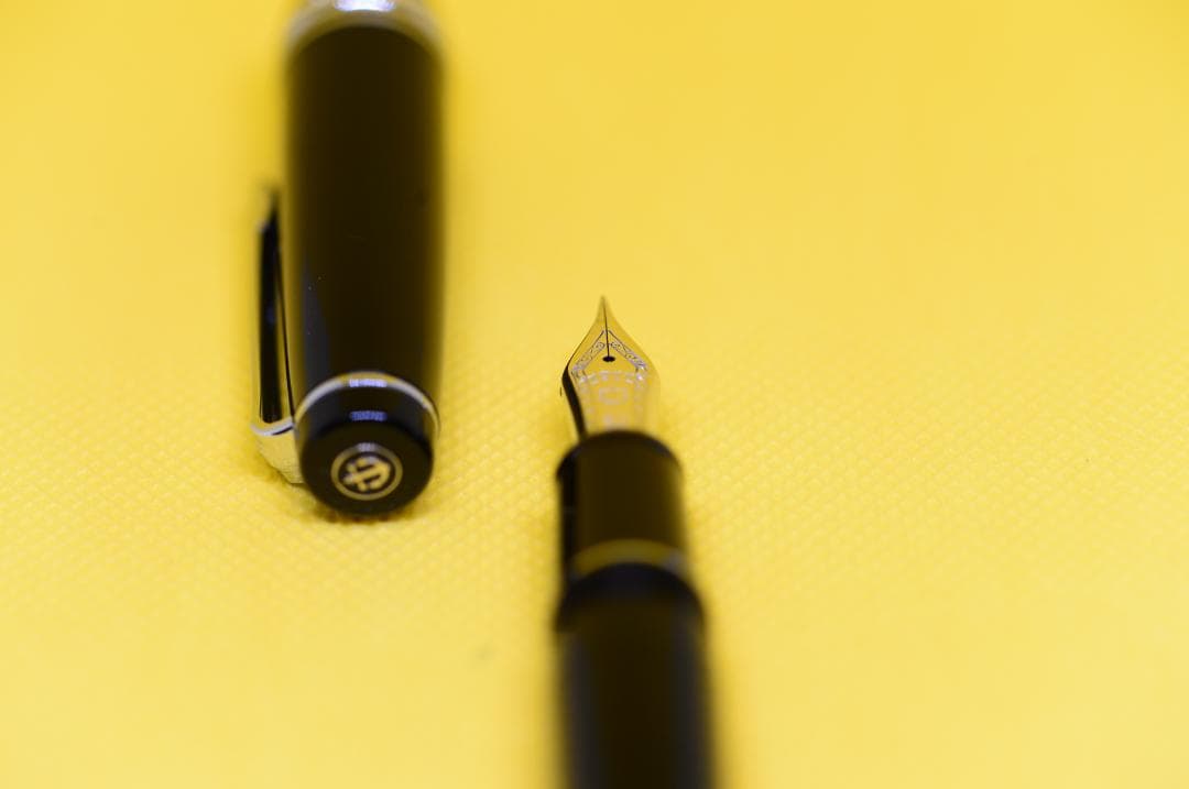 セーラー万年筆　プロフェッショナルギア　長刀研ぎ　中細字　(N-MF)