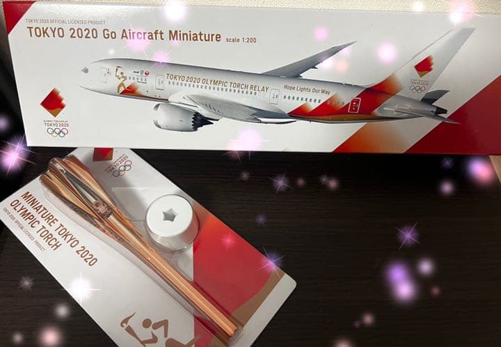 東京2020 聖火特別輸送機と聖火リレーミニチュアトーチのセット