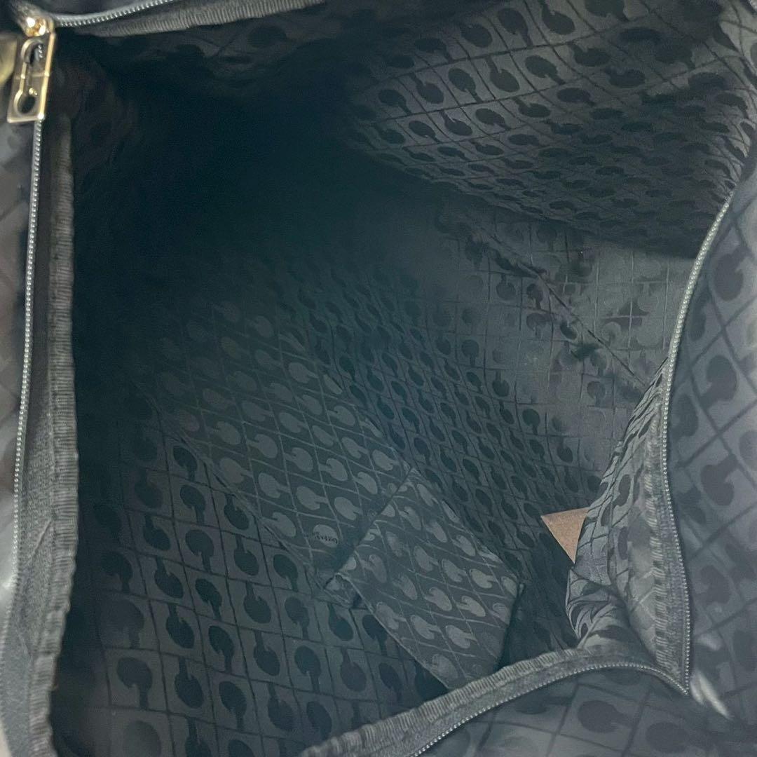 極美品　ゲラルディーニ　ソフティ　ブラック　ショルダーバッグ　斜め掛け　A4収納