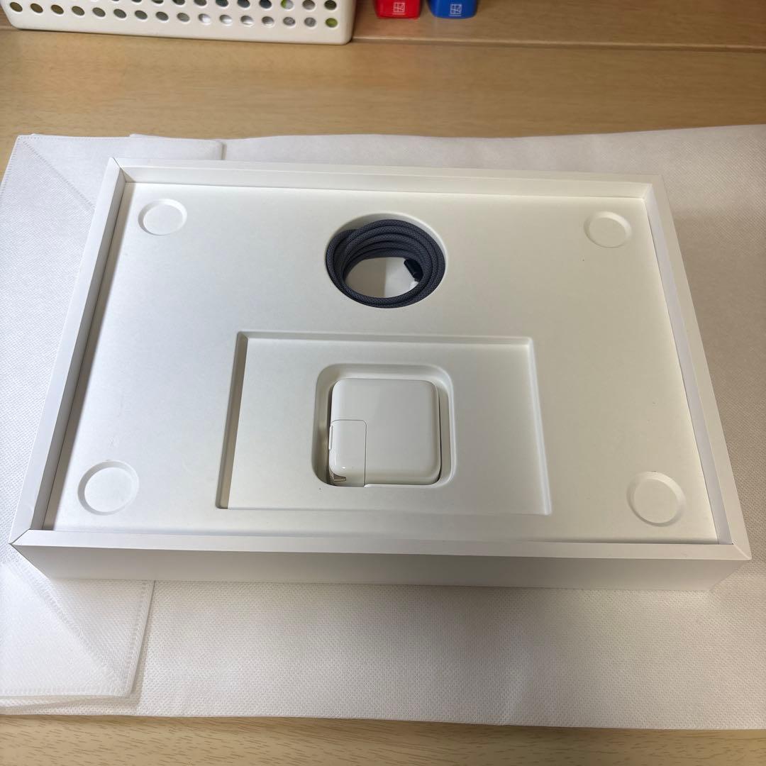 Apple MacBook Air (M2, 13インチ)