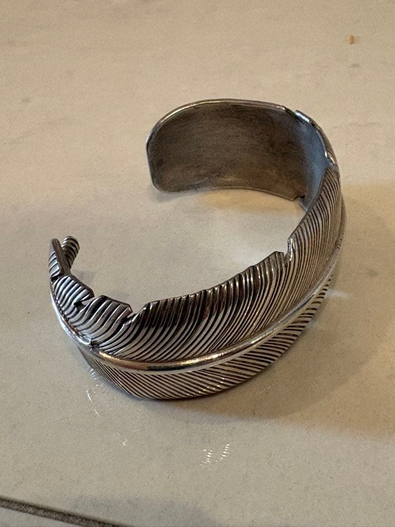 【24時間限定特価】ハーヴィーメイス　フェザーバングル 25mm