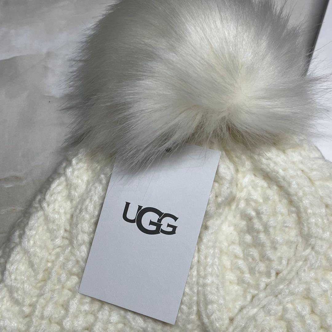 【新品未使用】UGG ポンポン付きニット帽 ホワイト　02