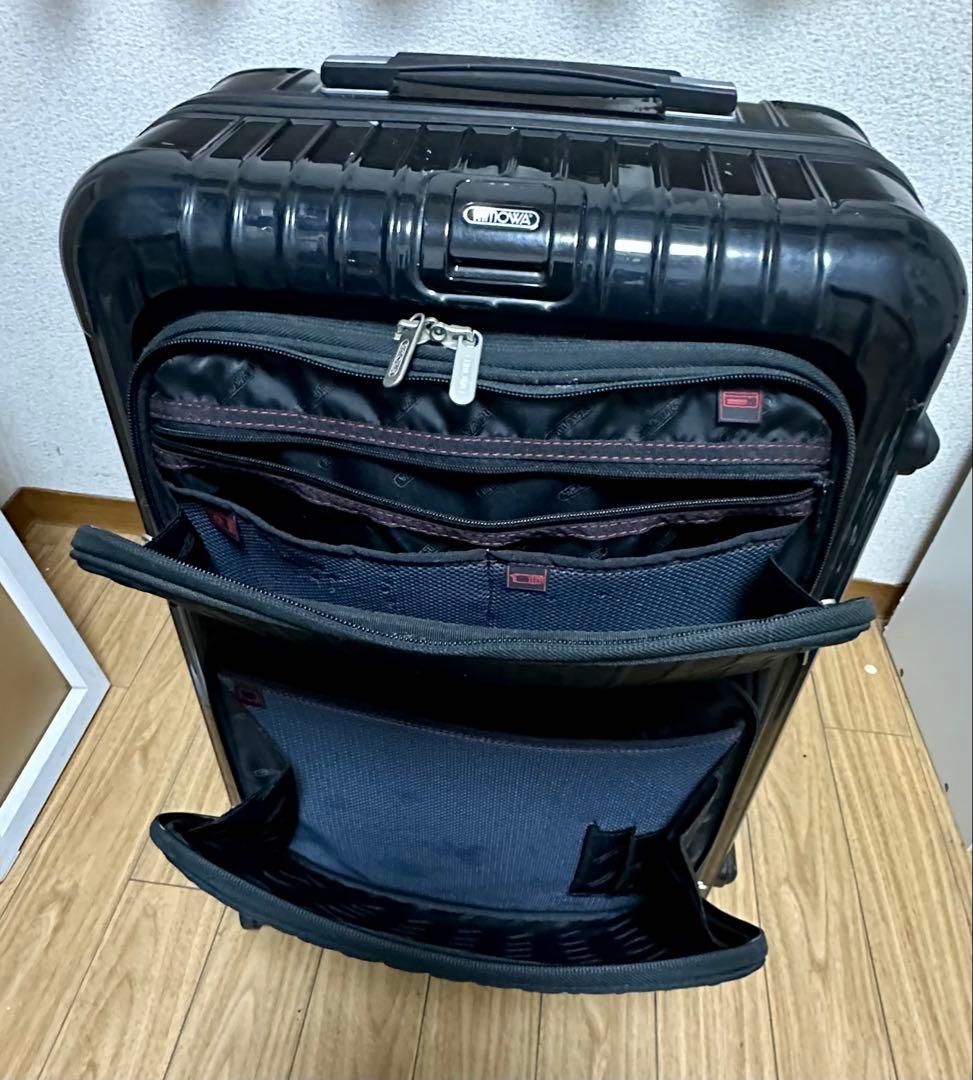 ブラックキャリーケース 4輪　リモワ