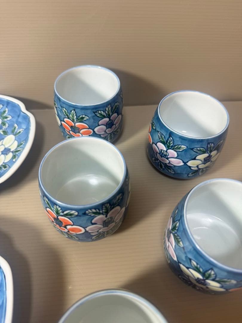 2072 源右衛門窯 染錦椿絵　皿5客　湯呑5客