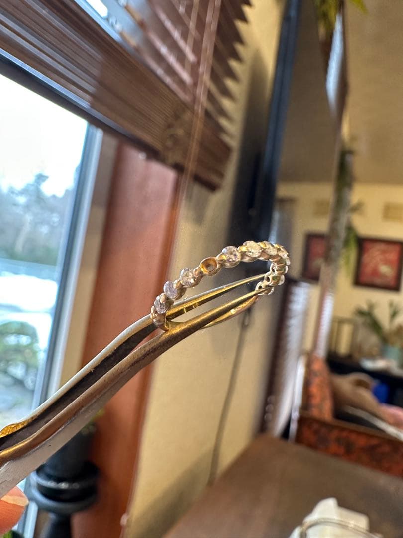 【18金+ダイヤモンド】ピンキーリング ダイヤの12粒のうち１つ欠損