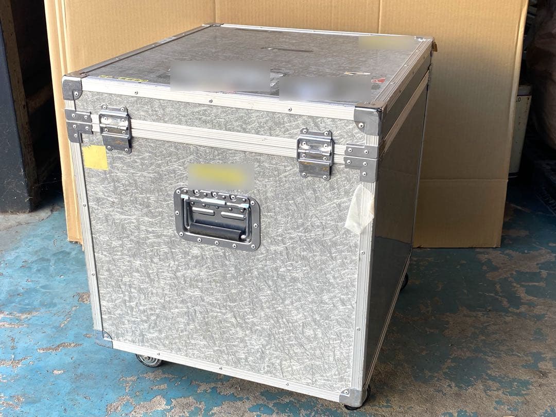 希少 大型ジュラルミンケース キャスター、極厚ウレタン付き