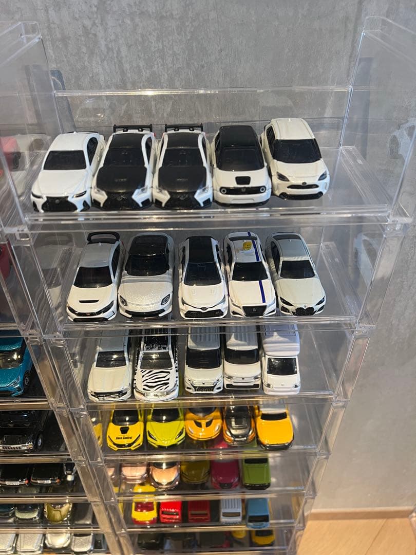 トミカ 84台 ディスプレイケース付き
