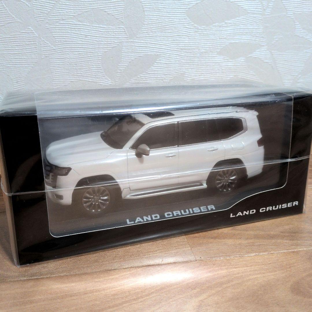 ランドクルーザー300 ミニカー1/30 外装フィルム付き完全未開封