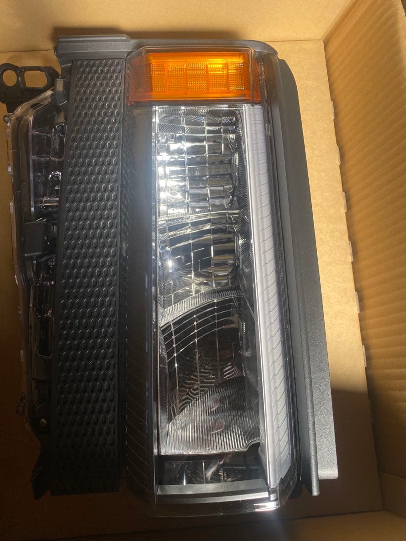 ランドクルーザー250 VX純正角目