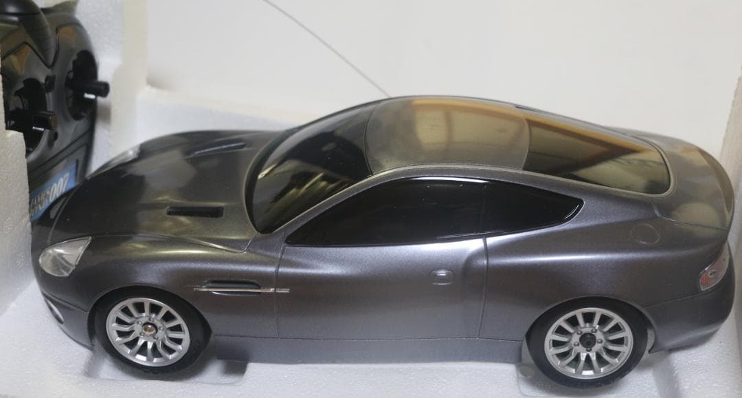 貴重ニッコー製００７／ダイ・アナザー・デー　アストンマーチンｖ１２バァンキッシュ